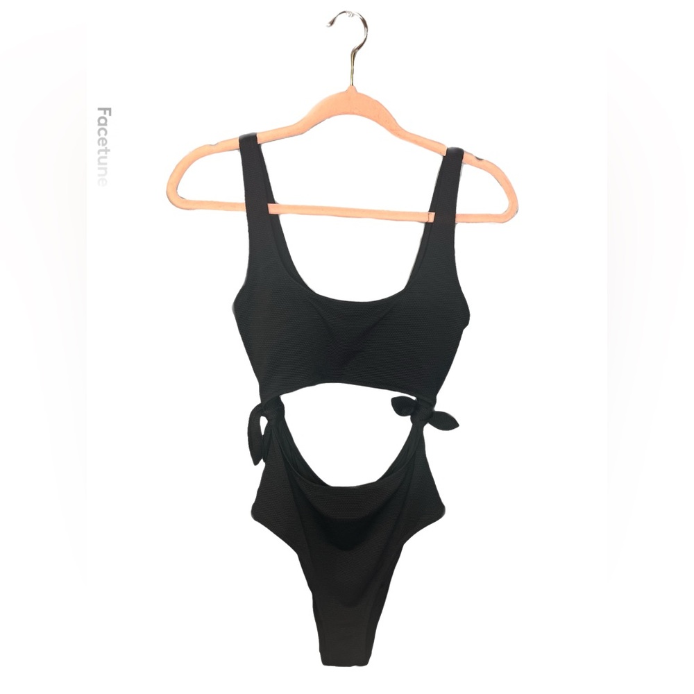 Black ‘Aerie’ Cutout One-Piece Swimsuit🖤